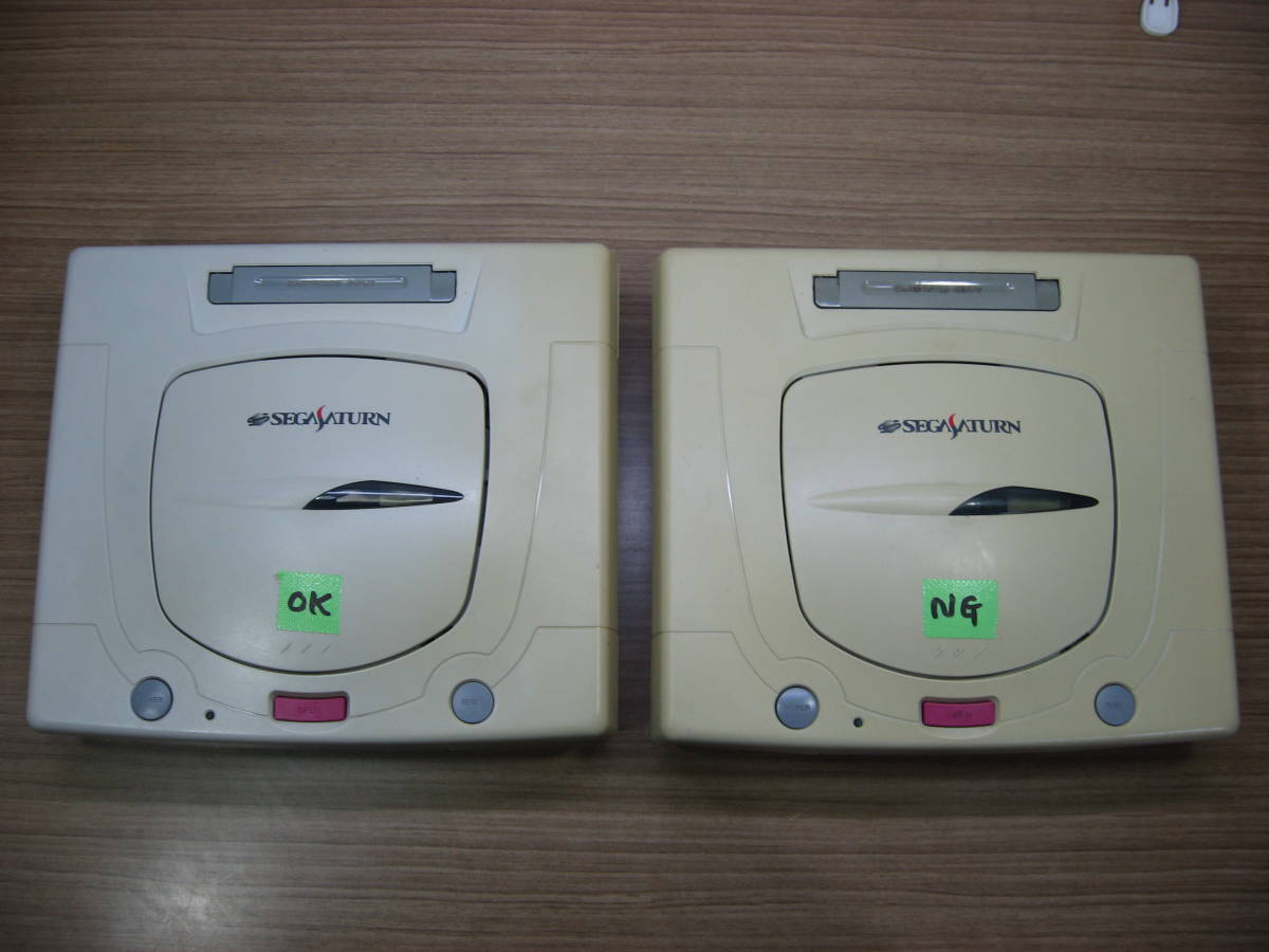 SEGA SATURN　　セガサターン　本体２台セット　１台はCD読み込みＯＫ　　もう１台はCD読み込みNG