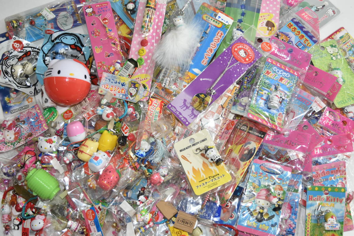 33S 【未使用品】 キティグッズ100点以上まとめて箱詰め ご当地キティ