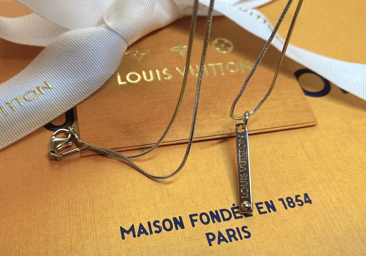 正規極美品 一点のみ ルイヴィトン LOUIS VUITTON チャーム トップ ペンダント ネックレス シルバー プレゼントにも 正規極美品 一点のみ ルイヴィトン LOUIS VUITTON チャーム トップ ペンダント ネックレス シルバー プレゼントにも