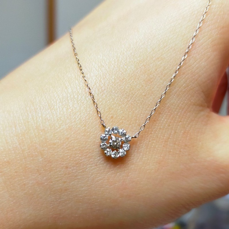 残り7点 ダイヤネックレス ダイヤモンドペンダント 0 25ct お花