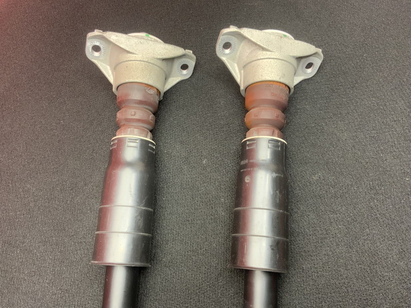 AU082 8W A4 2.0TFSI quattro rear shock absorber left right set [ animation equipped ] ** prompt decision *