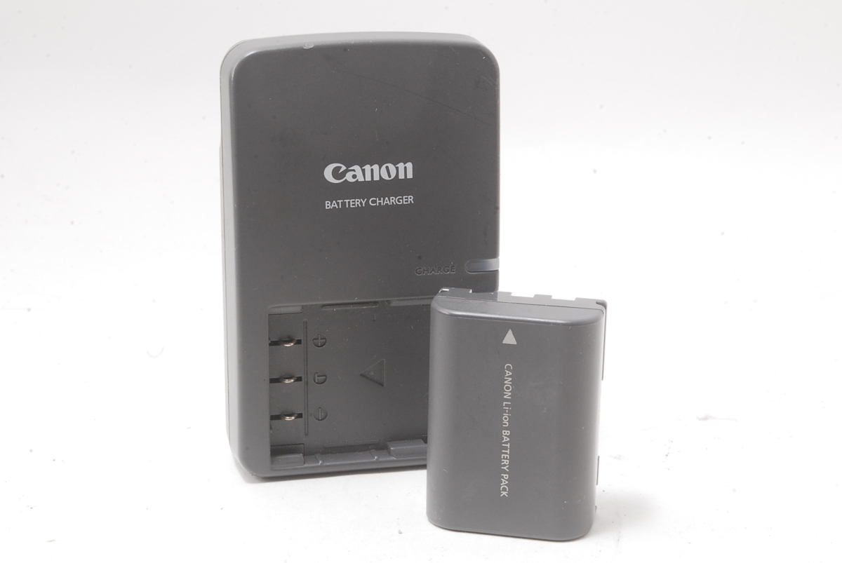 【激レア】キヤノン Canon 充電器 バッテリーチャージャー CB-2LW + 充電池 バッテリーパック NB-2LH_画像1