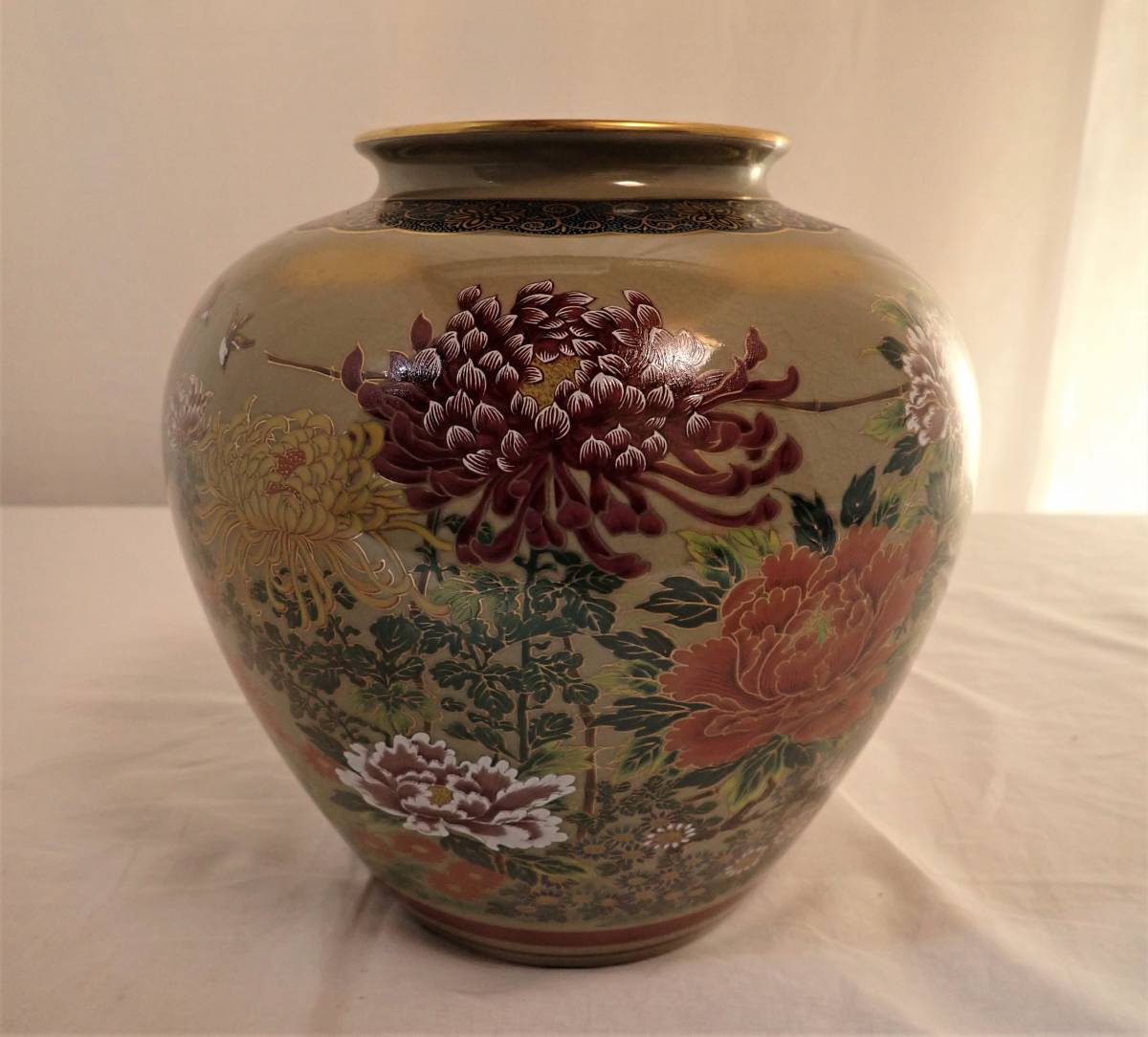 出品名　九谷焼の花瓶　菊の柄　エステ－トセ－ル　　（み-35）_画像3