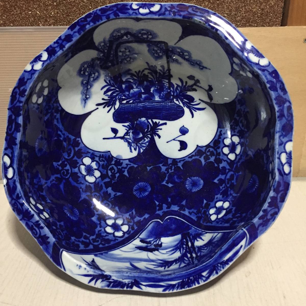 東京都内の店舗 古伊万里　大鉢　器　藍　花　蝶々 工芸品