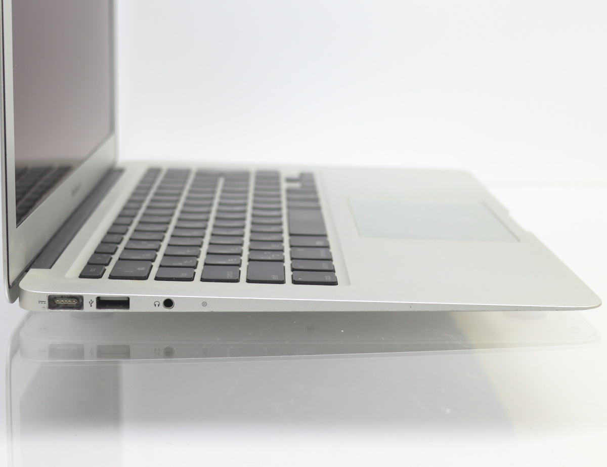 Apple MacBook Air (13-inch, Late 2010)/1.86GHz Intel Core 2 Duo/2GBメモリ/SSD128GB/OS X Yosemite/バッテリー無し ジャンク扱い_画像5