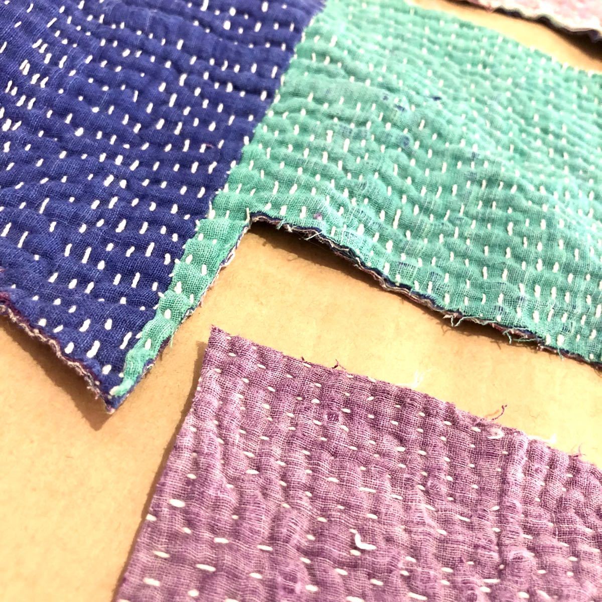 【ハギレ】ヴィンテージラリーキルト　刺し子　ハンドメイド素材　リメイク　インド綿　襤褸　古布　刺繍布　