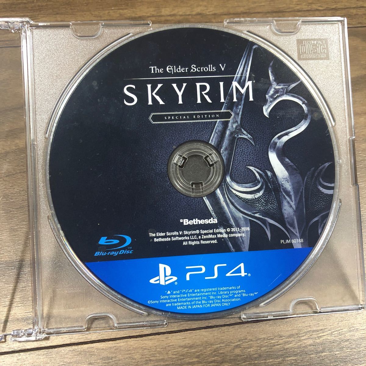 PS4中古ソフトケース無し　The Elder Scrolls V： Skyrim Special Edition スカイリム