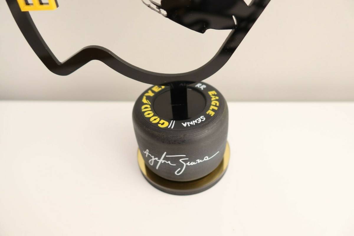 se 海外 限定品 送料込み アイルトン・セナ F1 Trophy Goodyear se 海外 限定品 送料込み アイルトン・セナ F1 Trophy Goodyear
