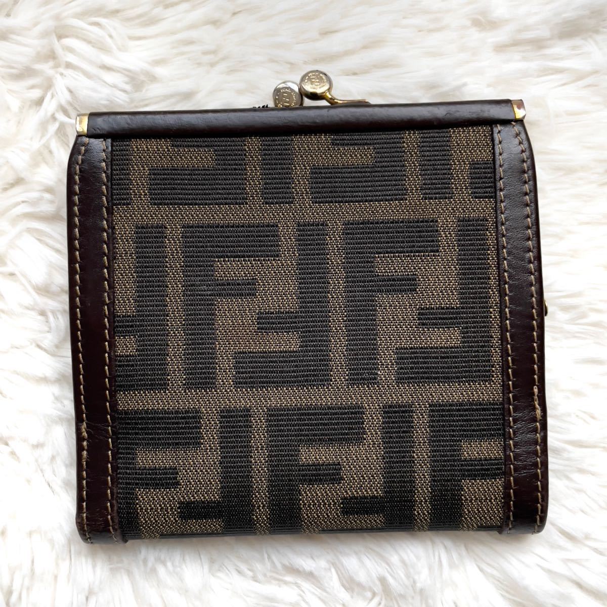 FENDI 二つ折り 財布 ズッカ柄 - 折り財布