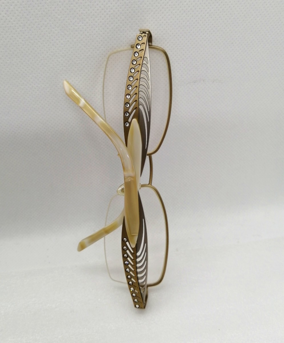 極美品、7.9万円の品 イタリア製ブシュロン ダイヤ？装飾メガネ