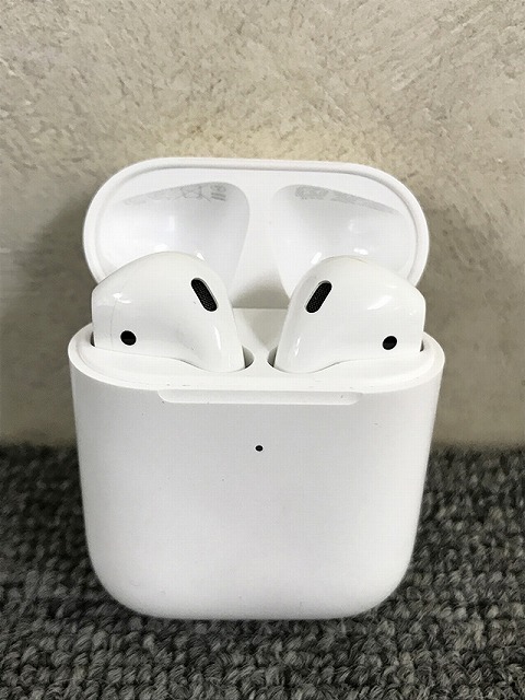 TWD29221相 Apple AirPods エアーポッズ ワイヤレスイヤホン A2031 第2世代 充電器 A1938 直接お渡し歓迎_画像1