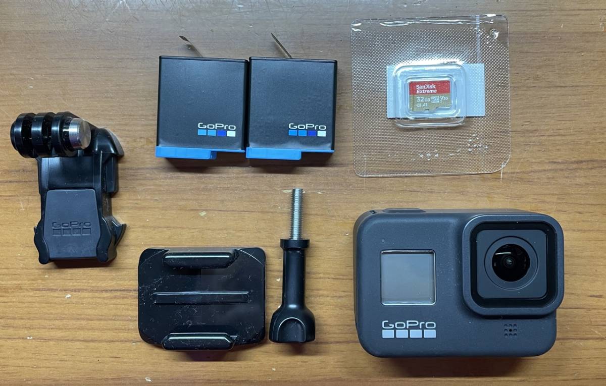 GoPro Hero8 Black マイクロSD付完動品、バッテリー2個付き。スグに