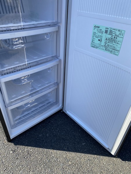 海外並行輸入正規品海外並行輸入正規品MITSUBISHI MF-U14H-B サファイアブラック Uシリーズ 冷凍庫(144L・右開き) 冷蔵庫、冷凍庫 