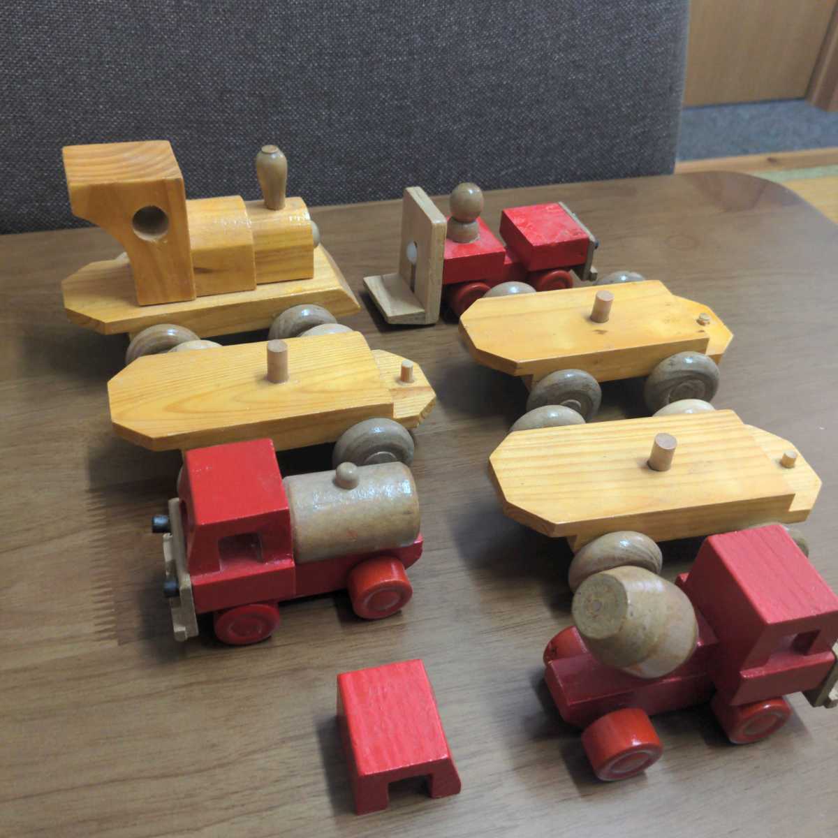 木のおもちゃ 知育玩具 木製玩具 木製 おもちゃ電車 汽車　積み木 赤　_画像7
