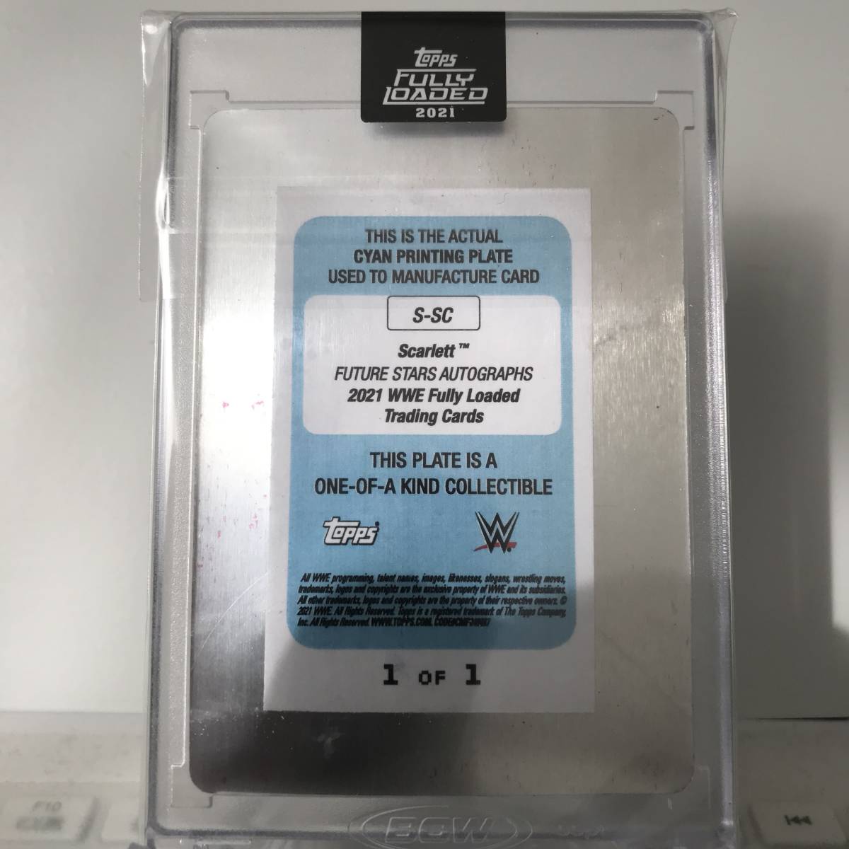 WWE Scarlett AUTO 1 of 1 CYAN PRINTING PLATE 2021 TOPPS FULLY LOADED Autograph ONE-OF-A KIND COLLECTIBLE 1/1 枚限定 直筆 サイン_画像2