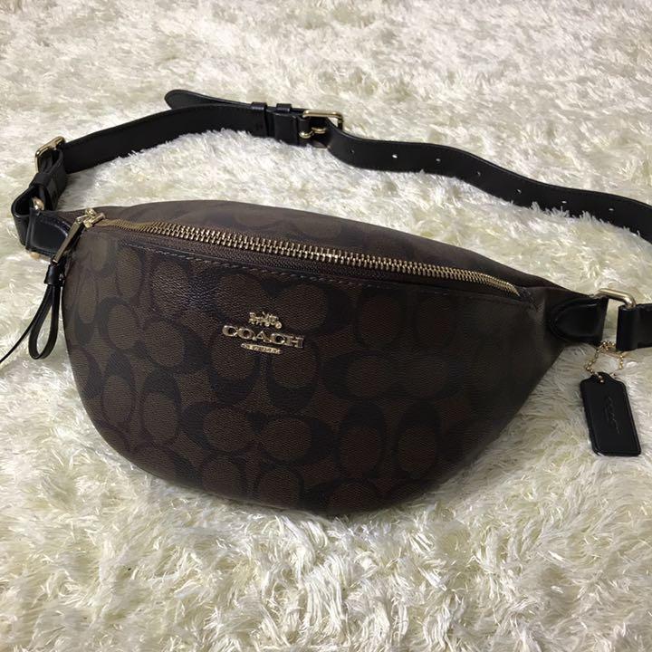 ほぼ未使用 COACH コーチ ボディバッグ シグネチャー柄 ウエストバッグ