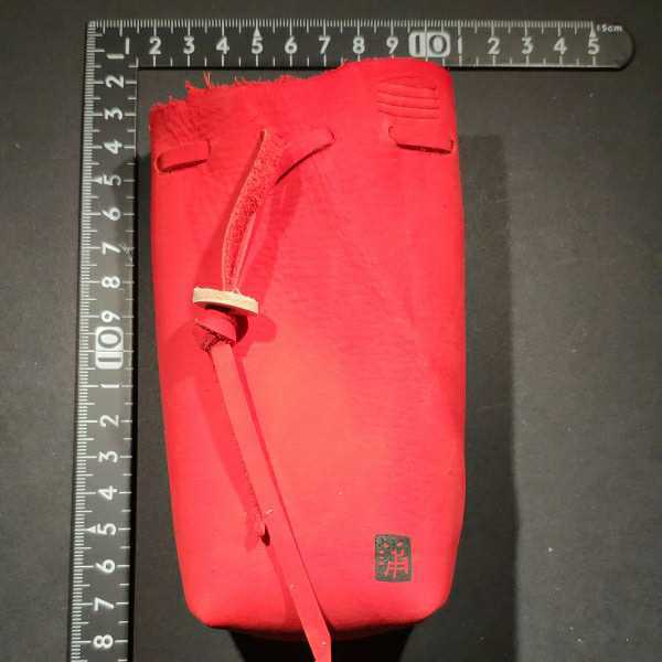 ハンドメイド 本革 赤色しなやかヌバック牛革 腰巾着 革袋 鍵収納 小物入れ H135(紐下115)xW90(マチ55)xD35mm ナスカン付き 蒲印 手縫い