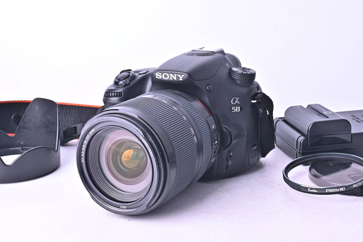 C5-2461 SONY ソニー α58 DT 18-135mm f/3.5-5.6 SAM 一眼レフデジタルカメラ オートフォーカス 充電器有_画像1