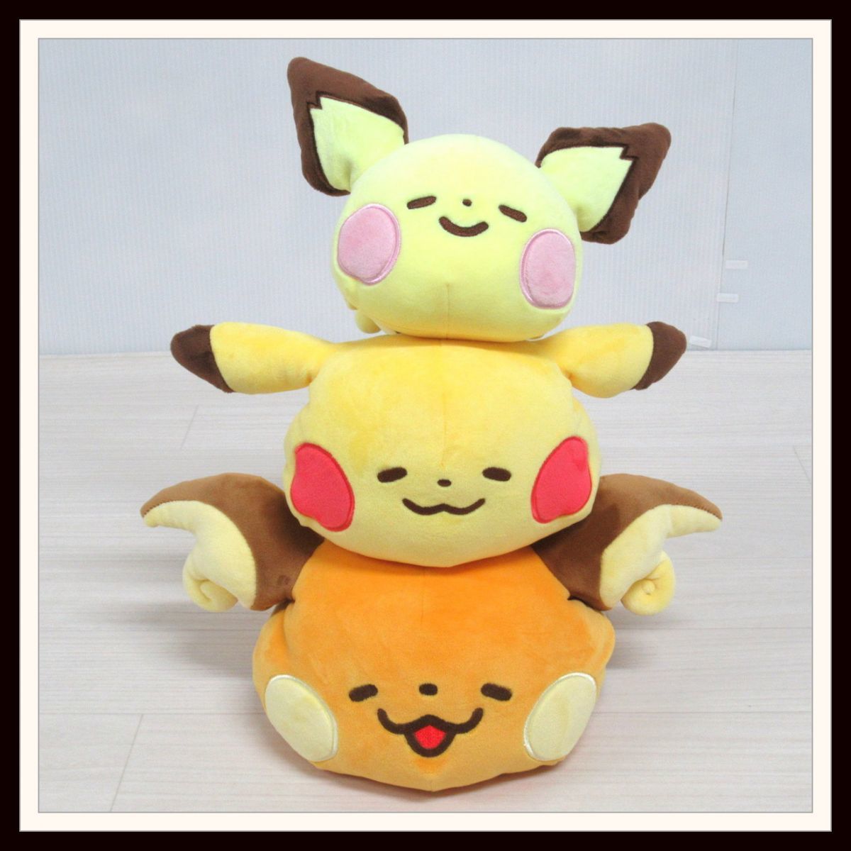 【完売】ポケモンセンター ぬいぐるみ3点セット Pokemon Yurutto 寝そべり ピカチュウ / ピチュー / ライチュウ【G4【S2_画像1