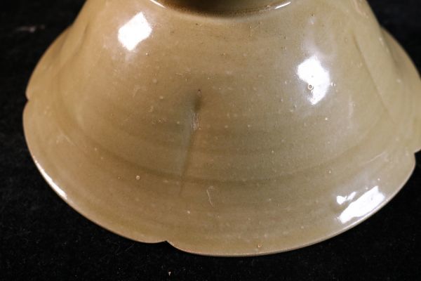 宋時代 五代 越窯輪花鉢 青磁 中国美術 径約 20.5cm 工芸品 宋時代 五代 越窯輪花鉢 青磁 中国美術 径約 20.5cm 工芸品