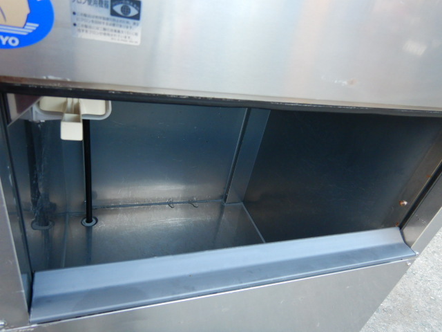 西濃営業所止め)2010年製 サンヨー SIM-S240VN 240kg 製氷機 3相200V 西濃営業所止め)2010年製 サンヨー SIM-S240VN 240kg 製氷機 3相200V