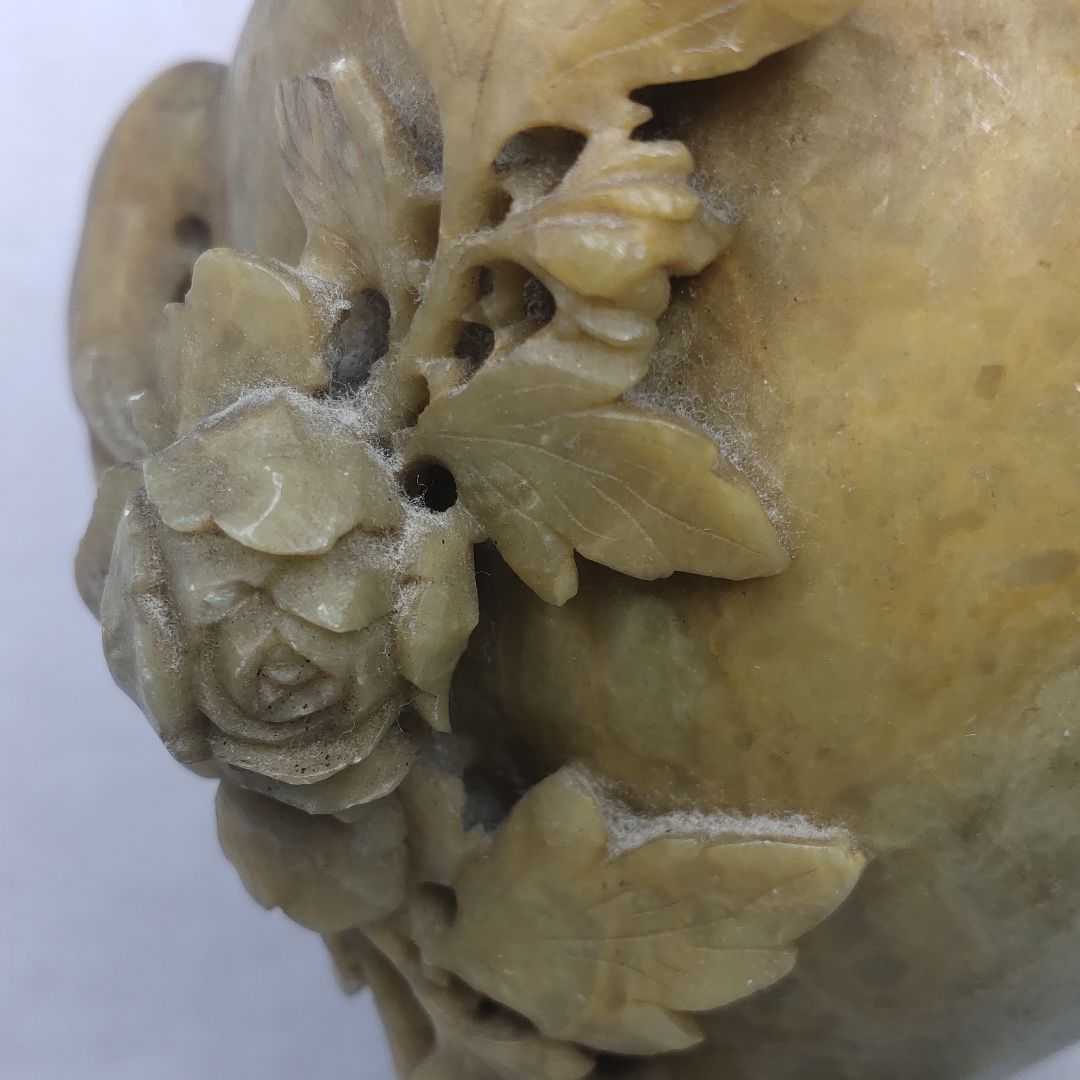 中国骨董 寿山石花瓶 牡丹図 手彫り 石台座付 アンティーク 旧家蔵出し 送料込_画像6