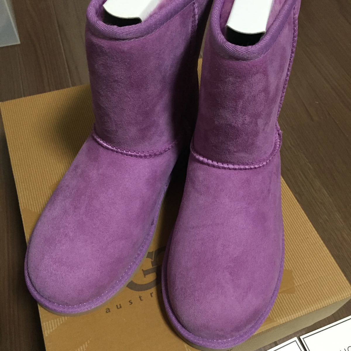 新品 UGGのムートンブーツ アグ UGG | laninternet.com.br