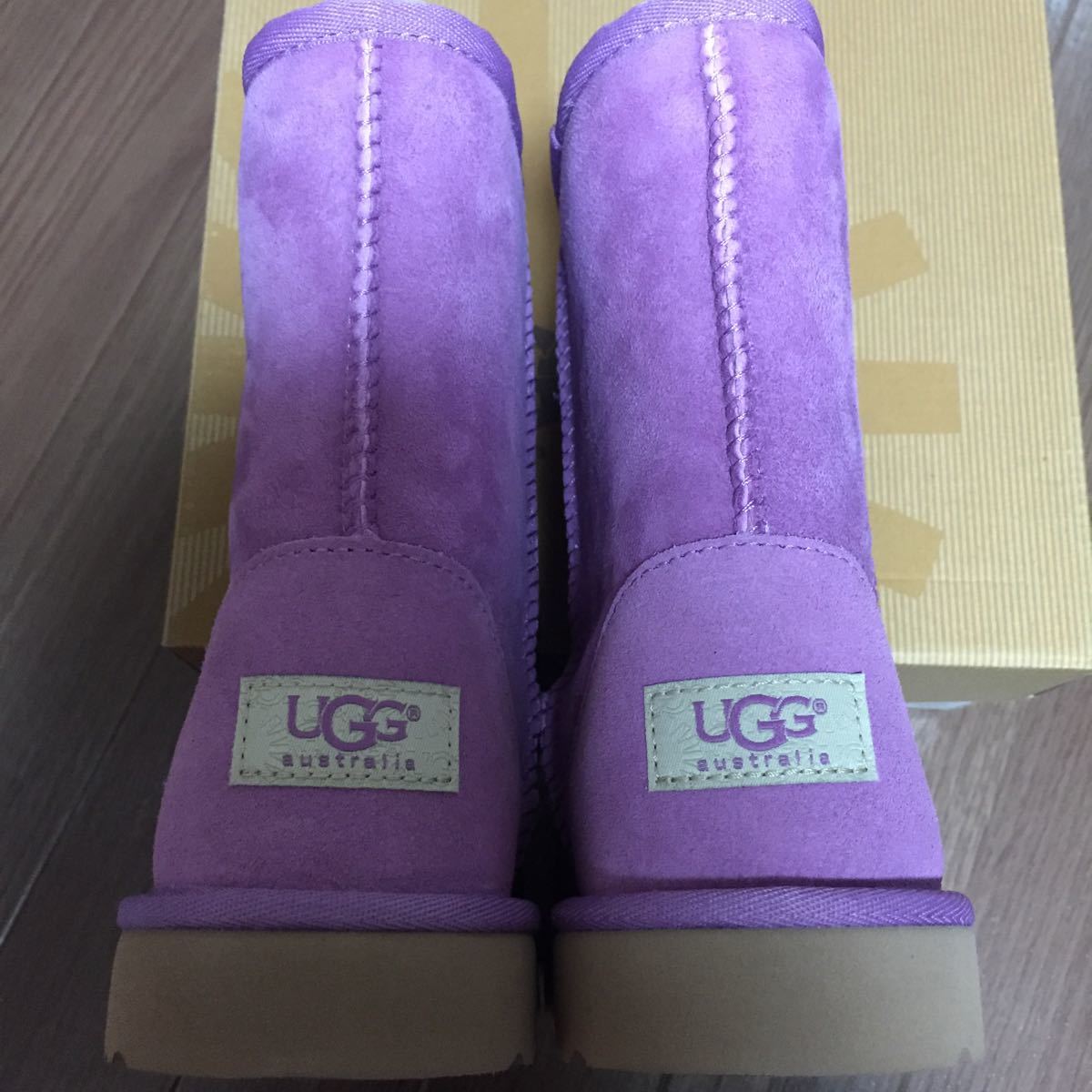 新品 UGGのムートンブーツ アグ UGG | laninternet.com.br