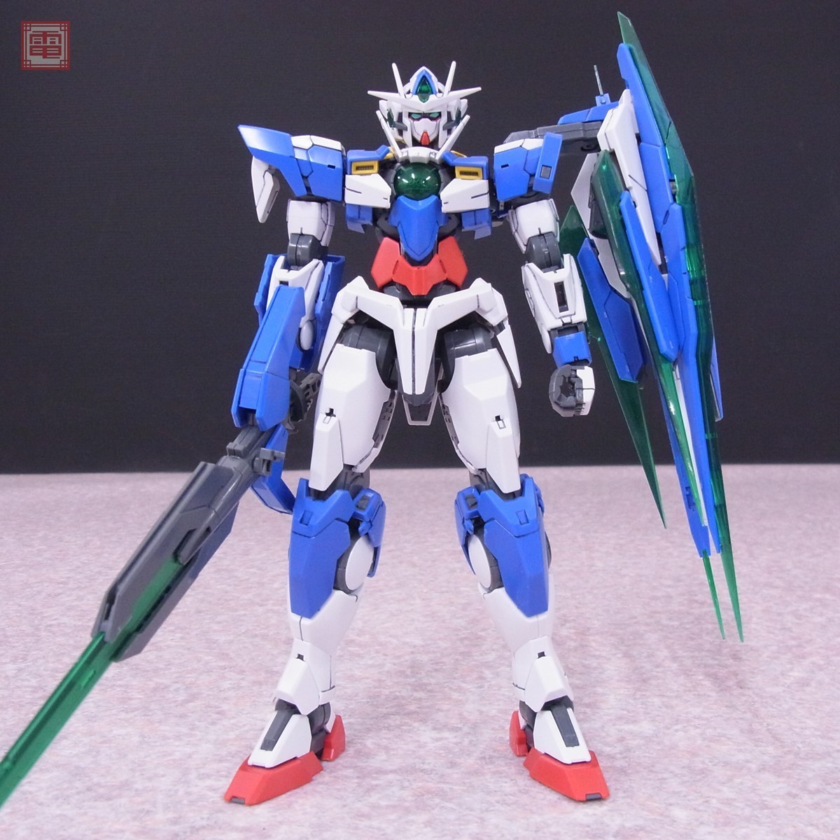 組立済 バンダイ MG 1/100 ダブルオークアンタ/ダブルオー 組立済 バンダイ MG 1/100 ダブルオークアンタ/ダブルオー