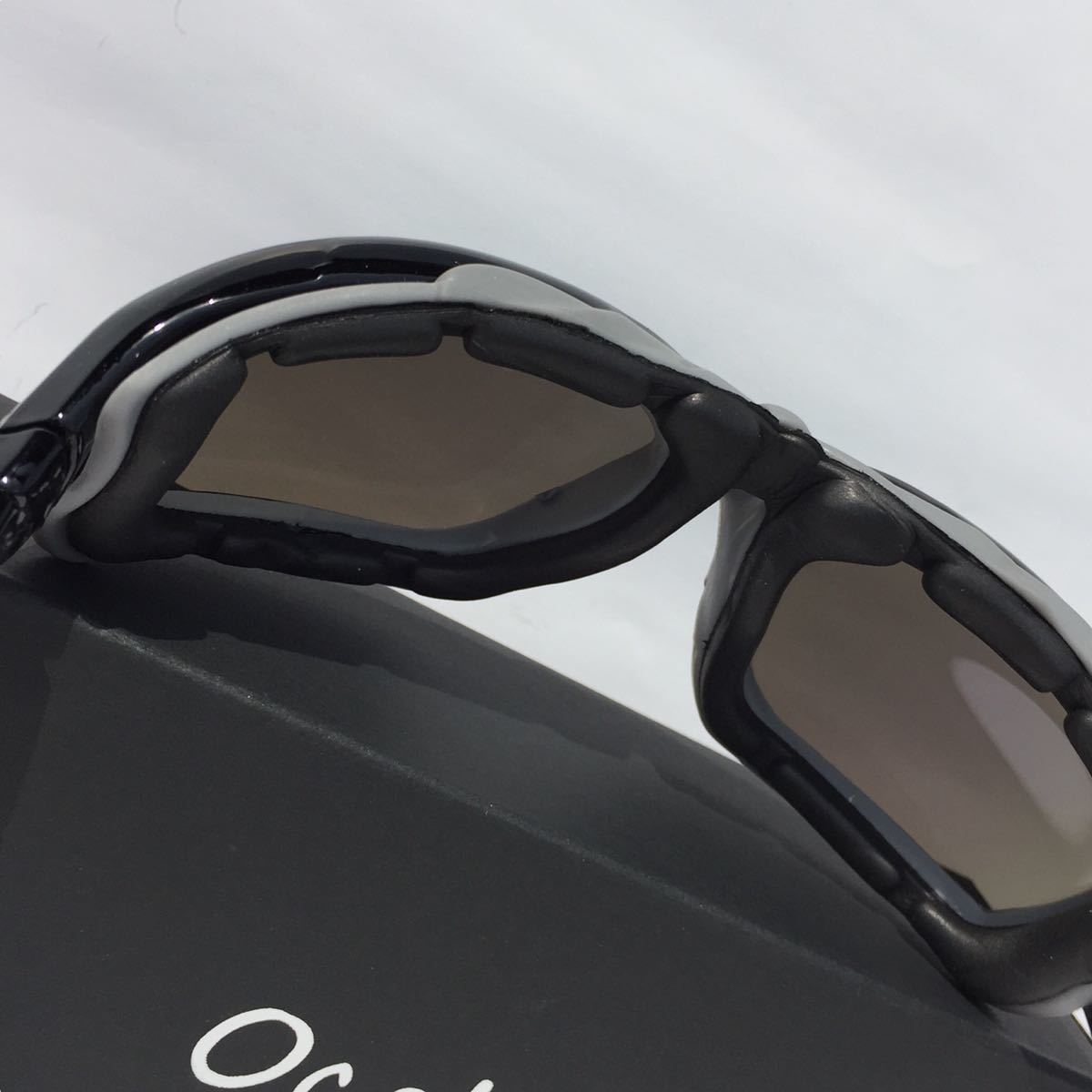新品 OCCHI 偏光サングラス UV400 軽量 スクエア型 ブルーミラー 
