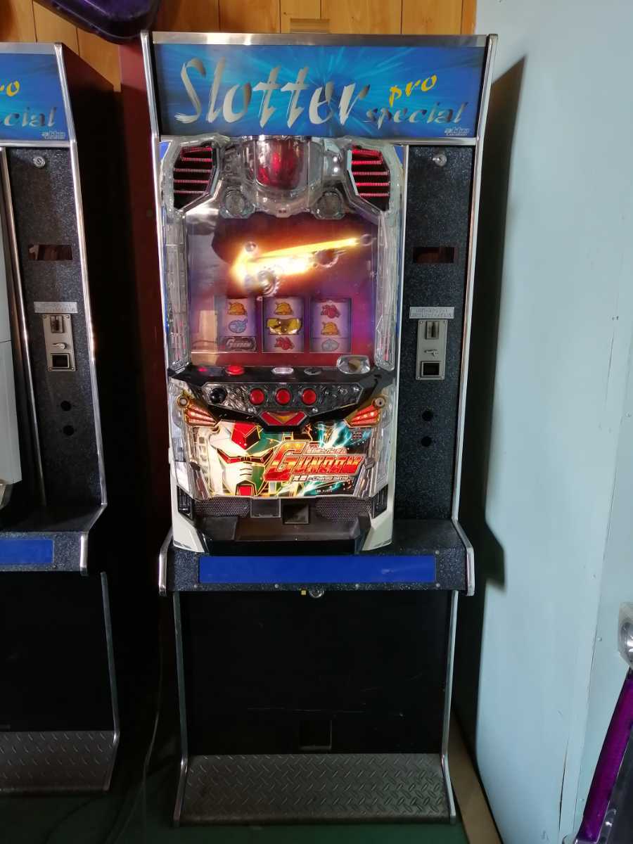 今季一番 引取限定☆パチスロ 家庭用電源 キャビネット付き コイン不要 最終値下げ品 パチスロ実機 家庭用スロット コイン不要機付 機動戦士ガンダム覚醒 パチンコ/パチスロ