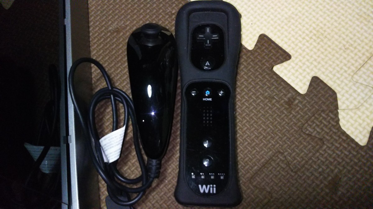 wii本体一式「ブラック」wiiリモコン　wiiヌンチャク「動作確認済み」今だけ激安　クリーニング済み　正規品