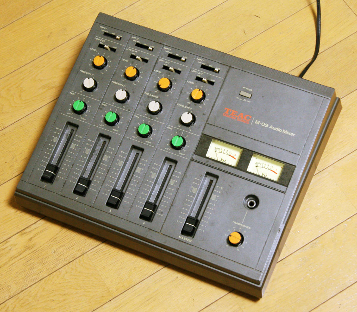 ヤフオク! - ☆TEACティアック オーディオミキサー M-09 4チャ...