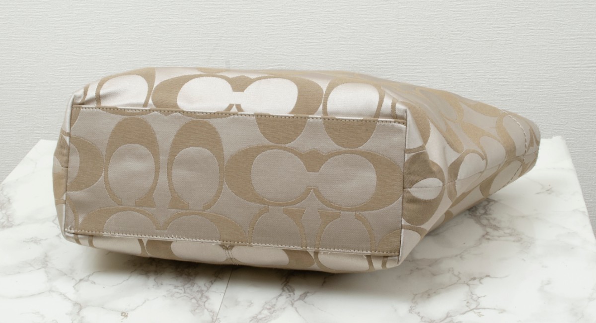 美品】COACH(コーチ)シグネチャー 2way サテントートバッグ ライト