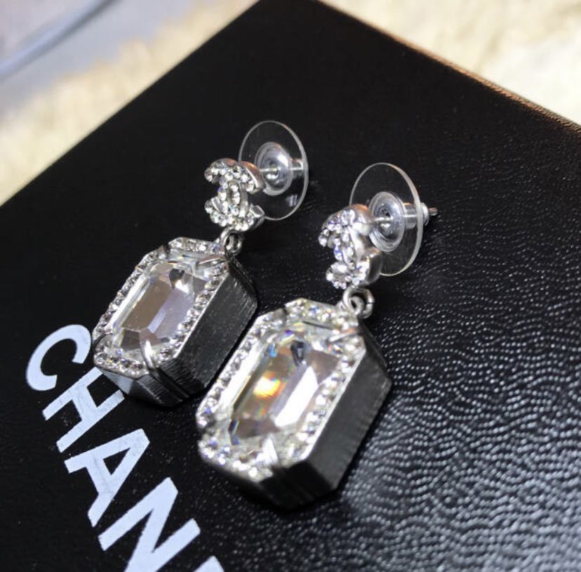 ☆超美品☆CHANEL シャネル ビジュー付きピアス 08P