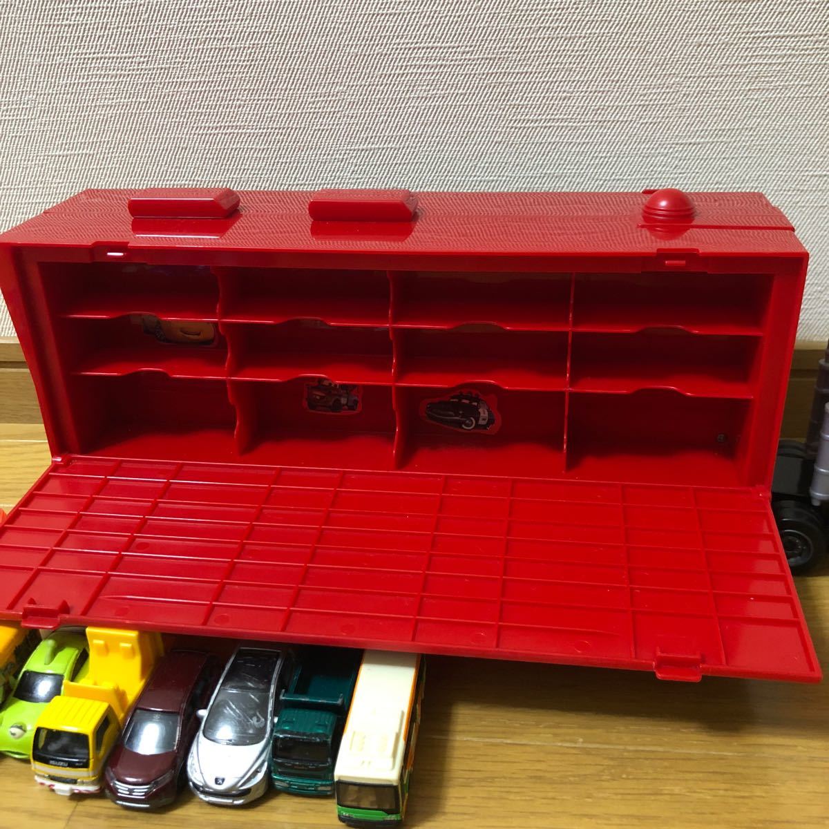 早い者勝ち トミカ カーズ ミニカー マック トレーラー 24台収納 早い者勝ち トミカ カーズ ミニカー マック トレーラー 24台収納