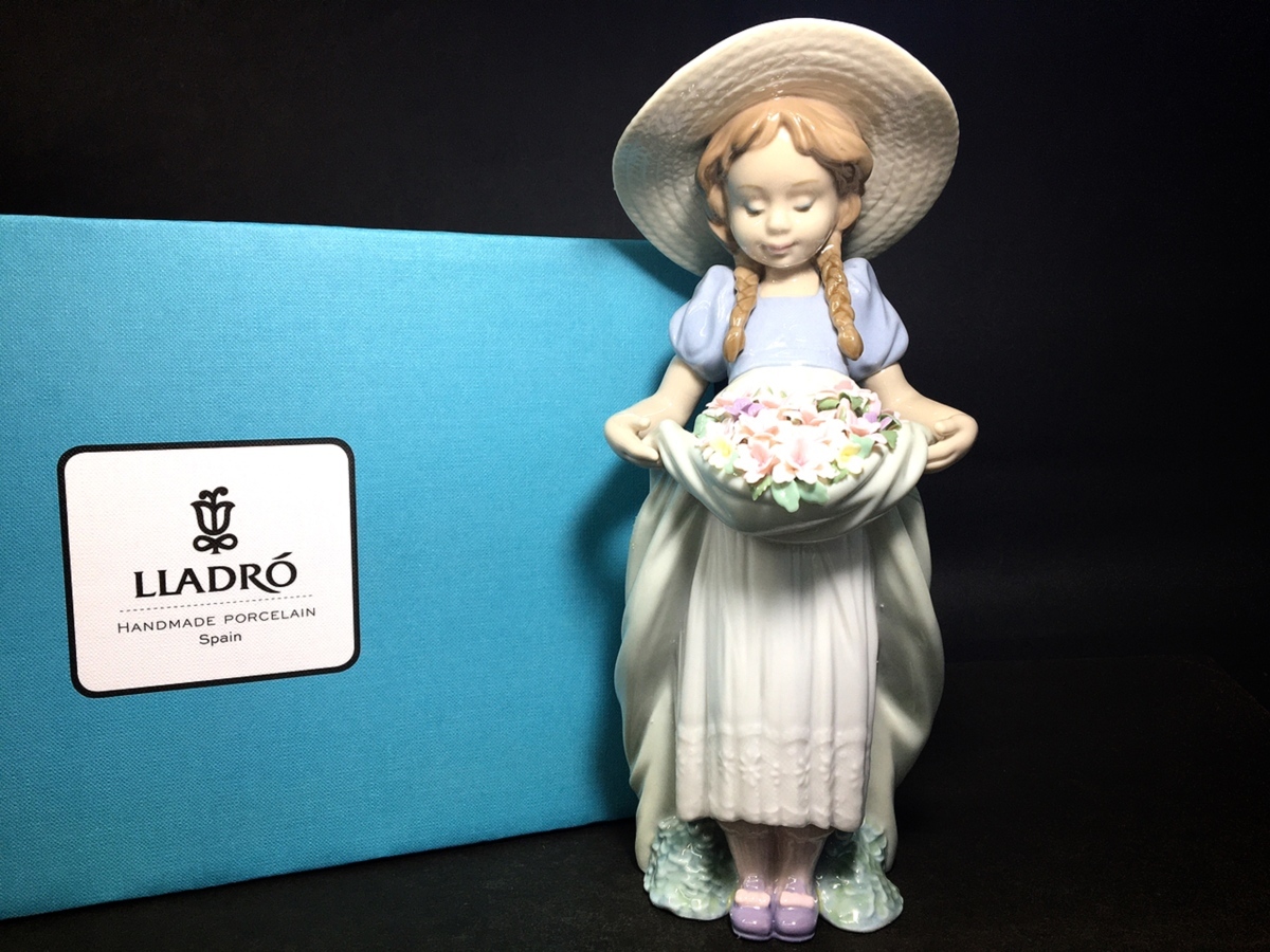 リヤドロ LLADRO フィギュリン たくさん摘めたよ Bountiful blossoms
