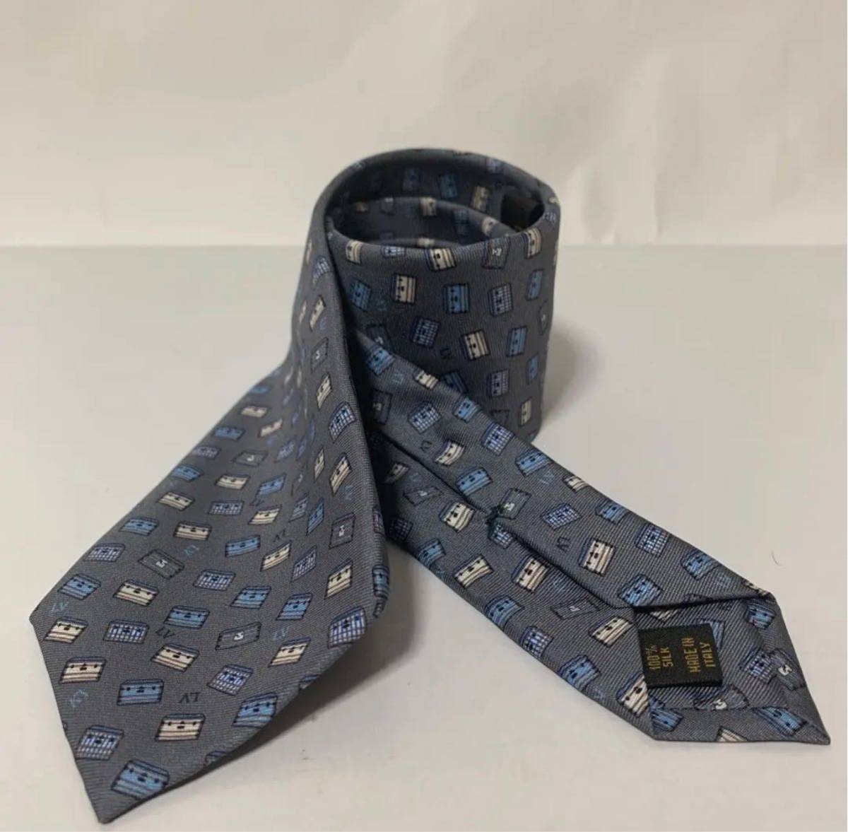 ○送料無料○ LOUIS VUITTON ルイヴィトン ネクタイ クラヴァット トランクイット トランク柄 M70191 :期間限定セール☆ ○送料無料○ LOUIS VUITTON ルイヴィトン ネクタイ クラヴァット トランクイット トランク柄 M70191 :期間限定セール☆