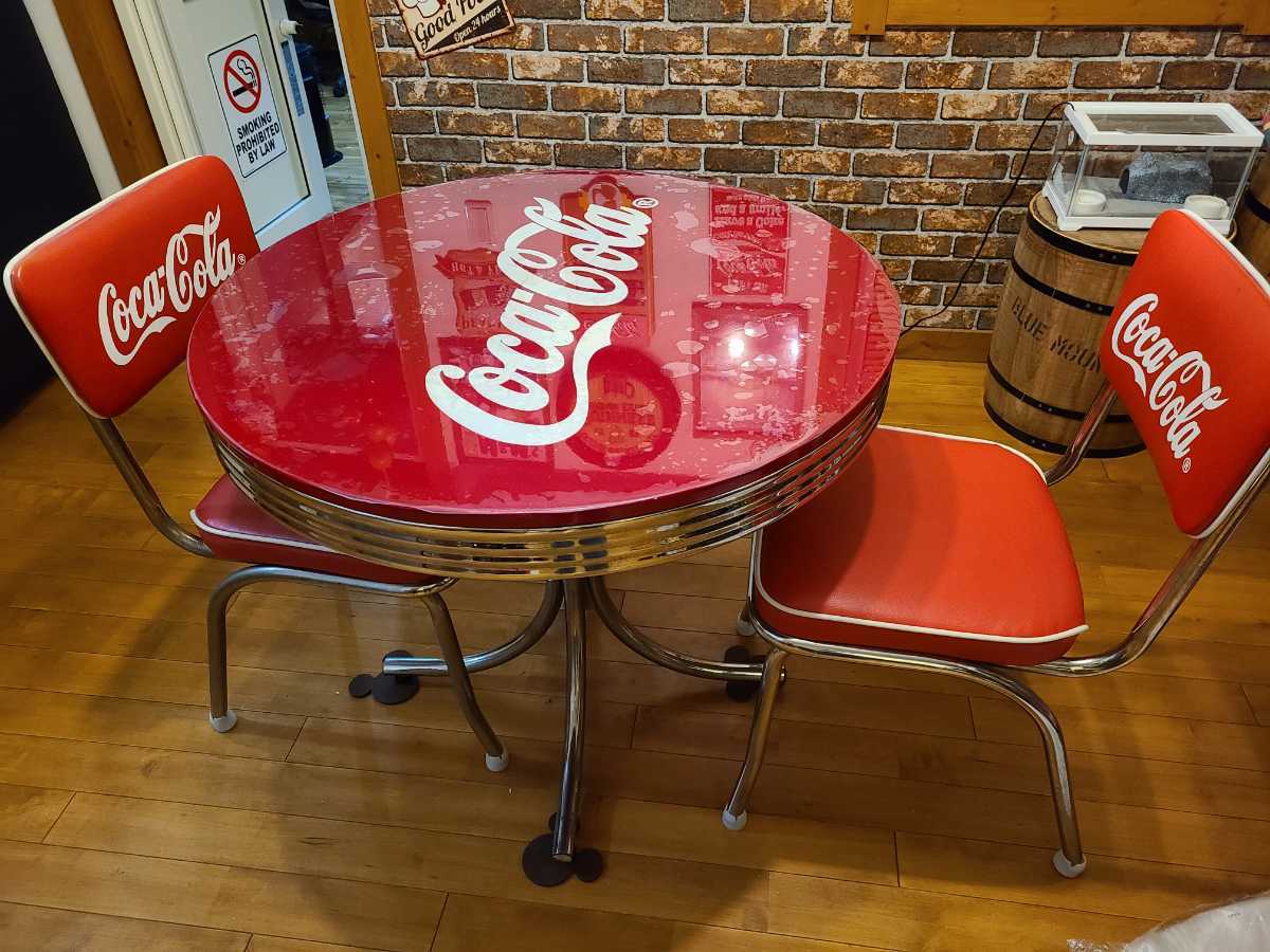 色々な コカコーラレトロテーブル机椅子2脚 一般