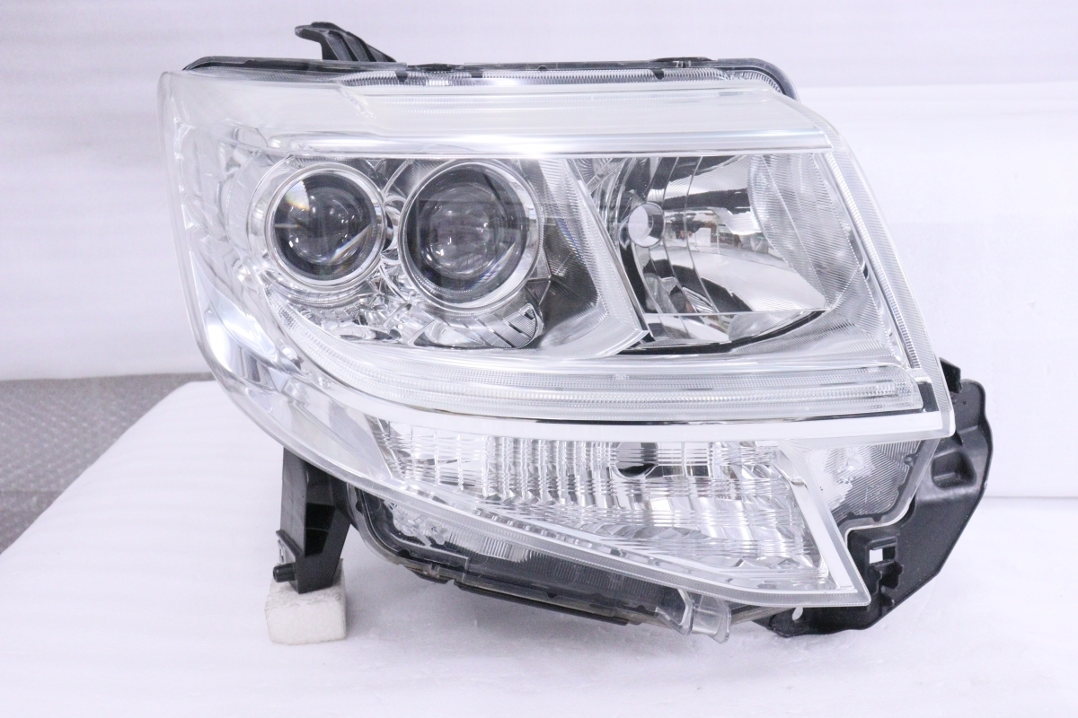 21-1137☆LED LA600S タントカスタム☆右ヘッドライト KOITO 100-51392