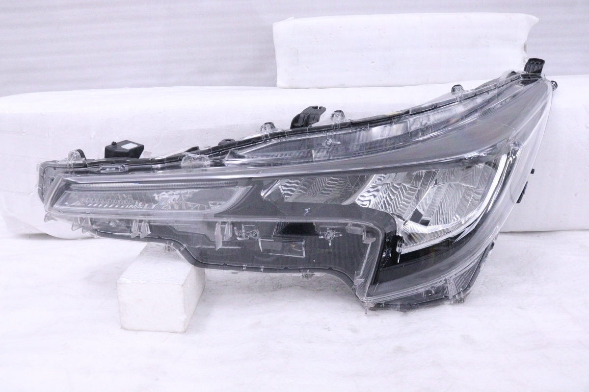 1X-1226☆LED NRE210H カローラスポーツ HV☆左ヘッドライト KOITO 12