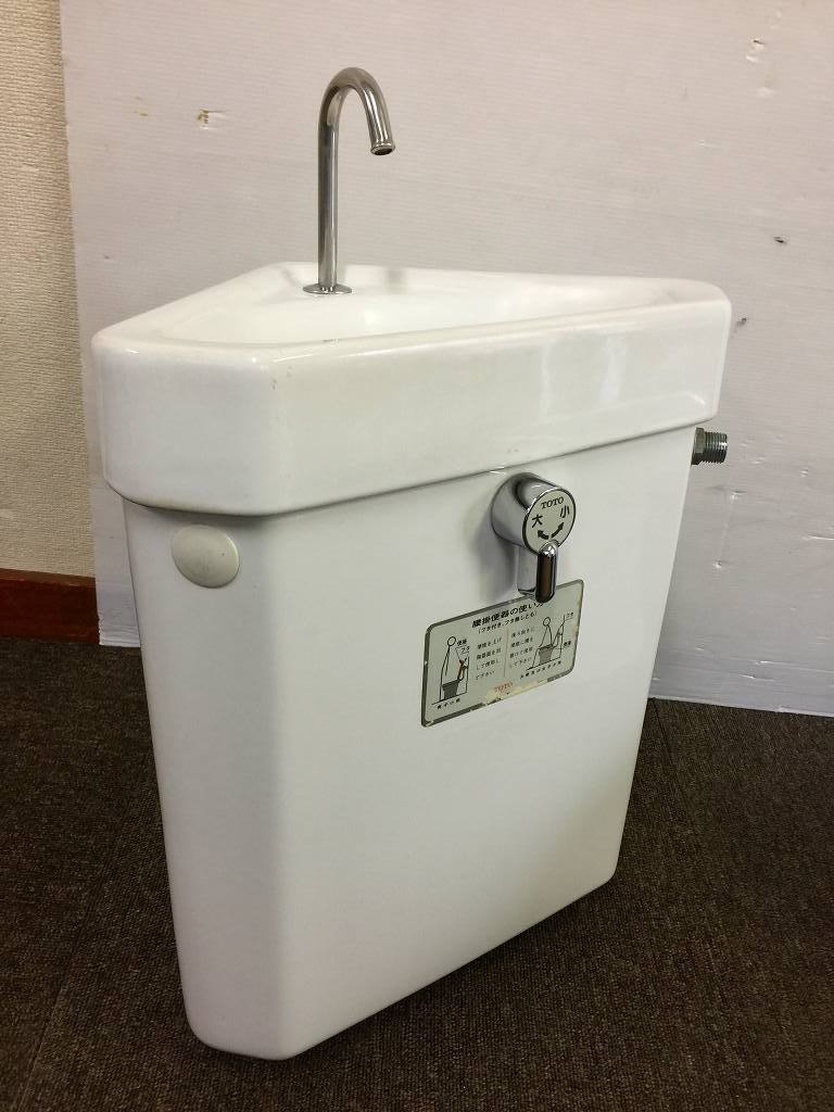 TOTO☆トイレ便器(床下排水)☆洋式便器と三角タンク(隅付タンク) 隅 TOTO☆トイレ便器(床下排水)☆洋式便器と三角タンク(隅付タンク) 隅