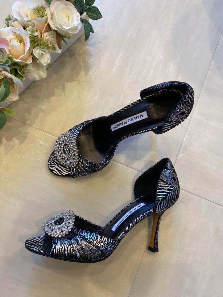 マノロブラニク　Manolo Blahnik ビジューパンプス