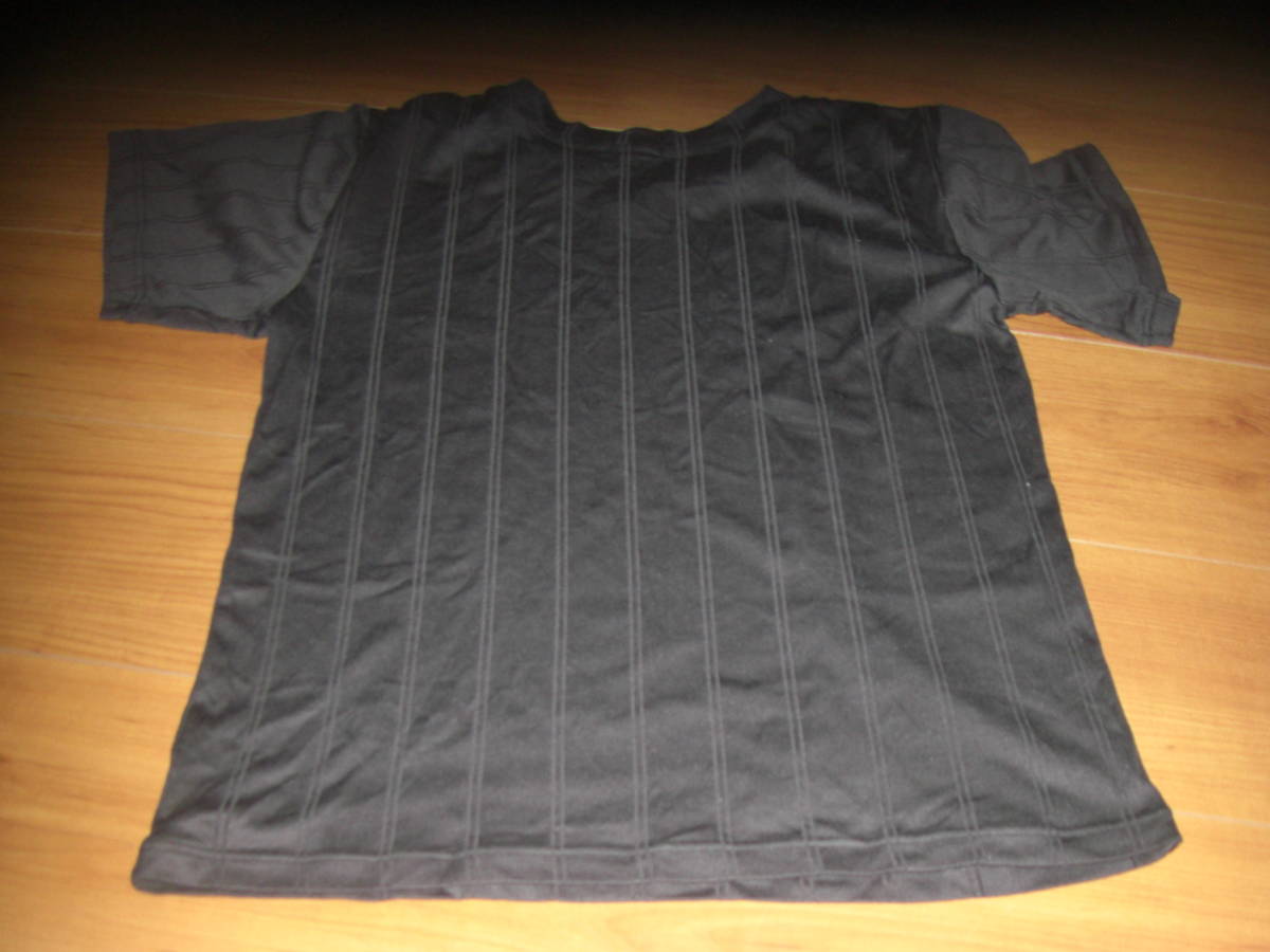  black stripe V neck T-shirt M