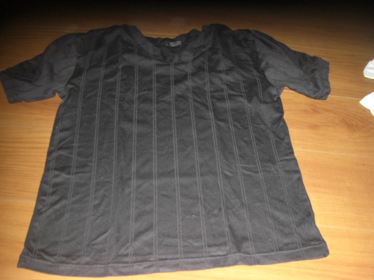  black stripe V neck T-shirt M