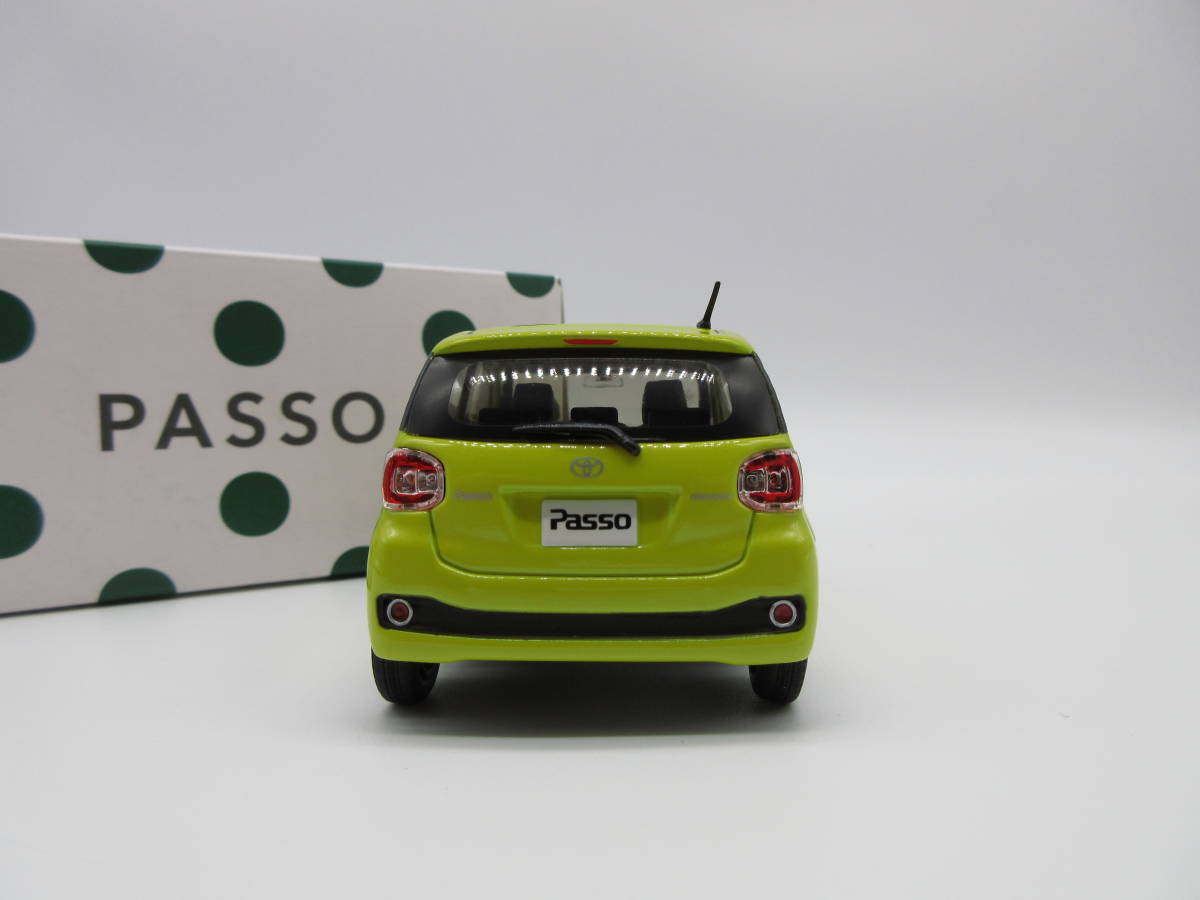 1/30 トヨタ 新型パッソモーダ Passo MODA 前期 非売品 カラーサンプル ミニカー　レモンスカッシュクリスタルメタリック_画像3