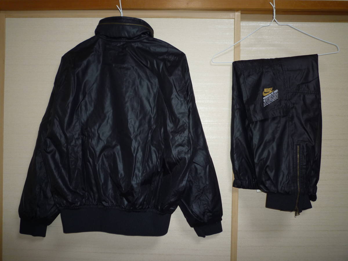 ナイキ 裏起毛ナイロン上下 黒 160サイズ 定価16500円 ナイキ 裏起毛ナイロン上下 黒 160サイズ 定価16500円(ナイキ