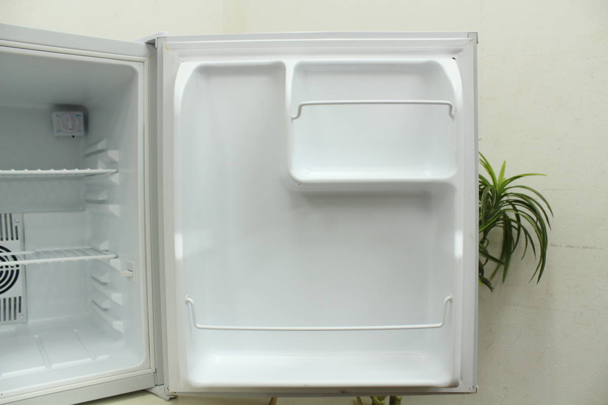 Sun Ruck サンルック 電子冷蔵庫 48L 1ドア冷蔵庫 SR-R4802 ベルチェ式 ミニ 19年製 小型 ワンドア 冷蔵庫_画像9