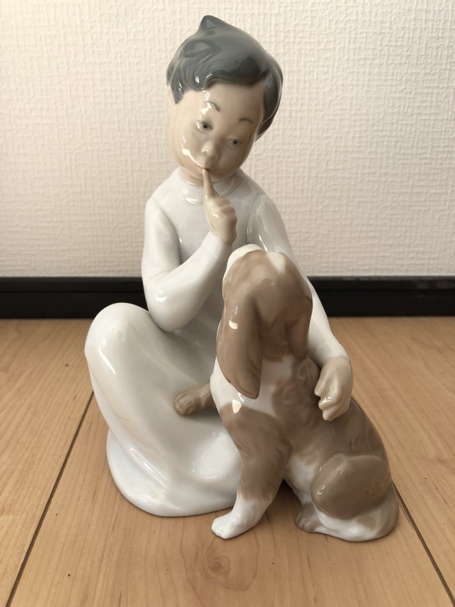 リヤドロ LLADRO 内緒だよ 犬 少年 高さ20cm - ヤフオク!