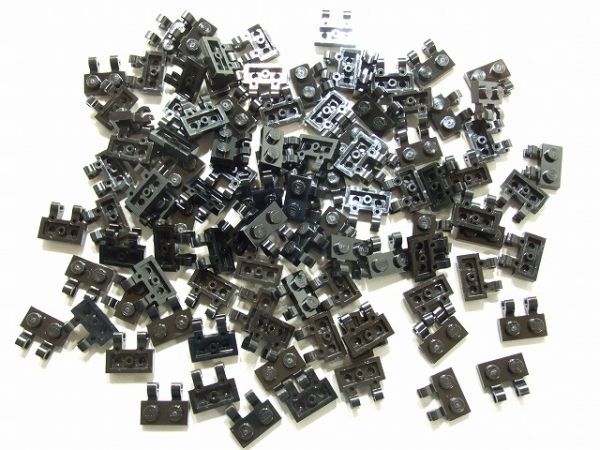 E20-9　未使用　LEGOバラパーツ　黒　60470　プレート 1 x 2 クリップ　約100個セット_画像1